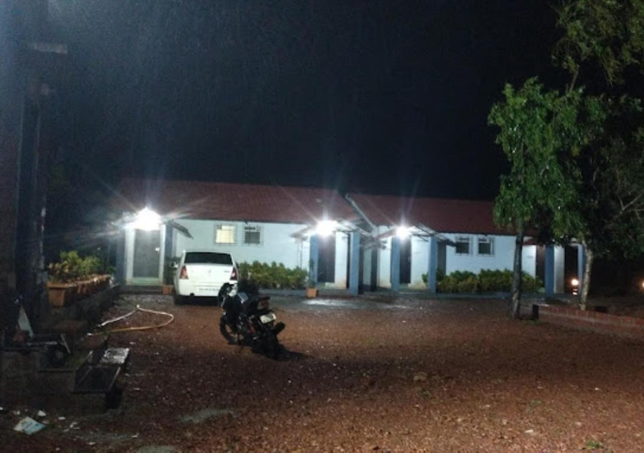 Sea King Beach Resort Ganpatipule Ngoại thất bức ảnh
